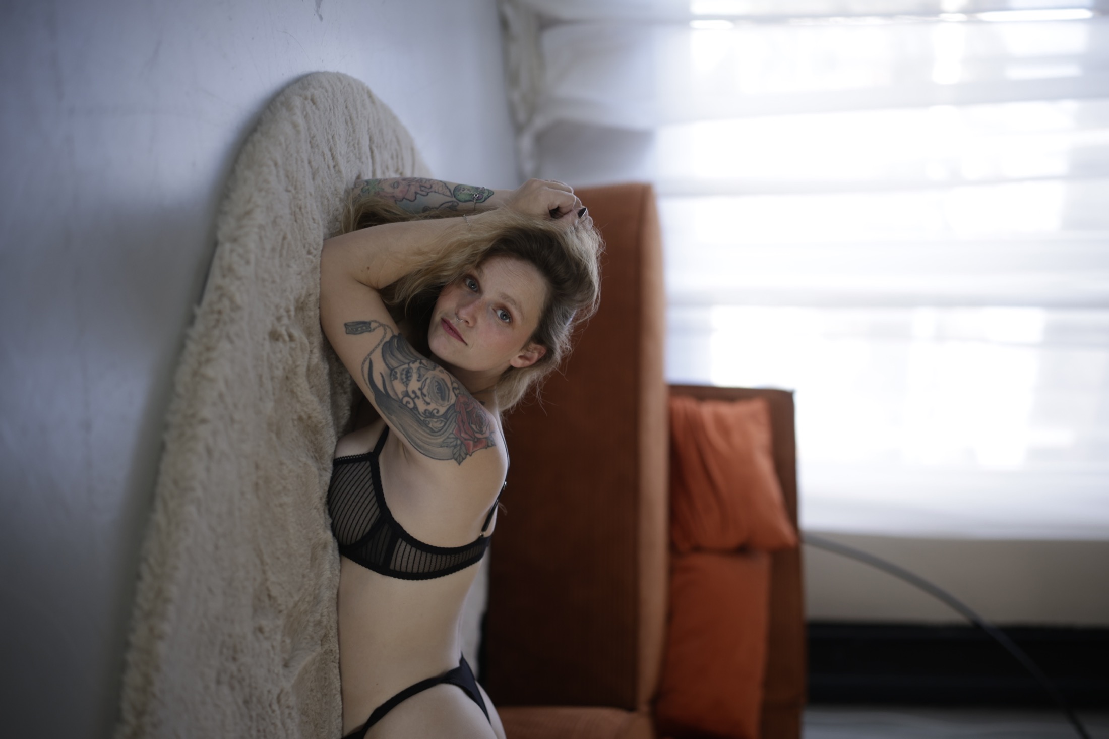 Urban Creatives Studio mit Couch und Tageslicht